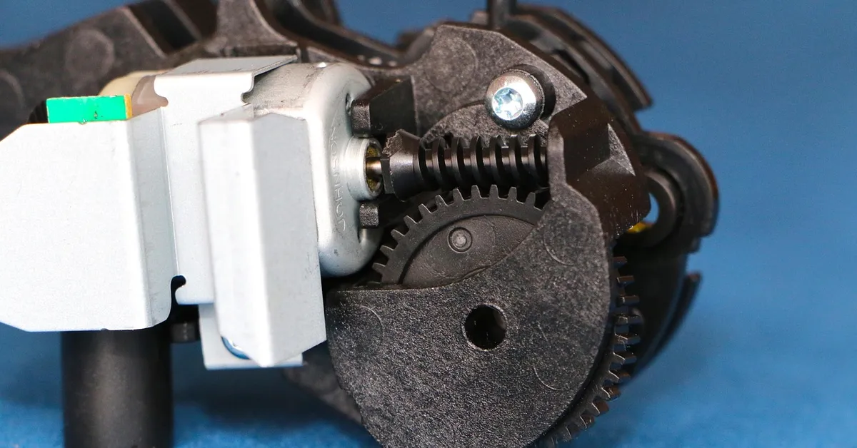 Worm gear mechanism showing a spiral worm meshing with a toothed gear wheel