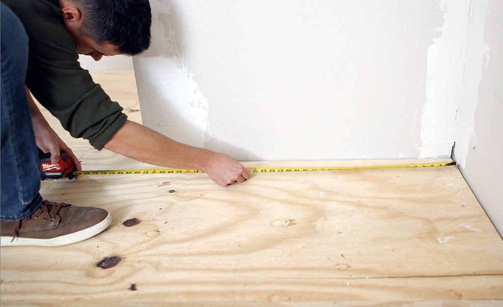 How to Prepare a Wooden Floor for Tiling