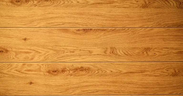 Oak boards with prominent grain and knots