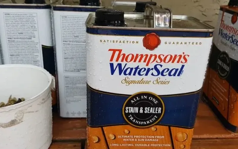 Thompson's WaterSeal Signature Series can Thompson's WaterSeal Signature Series penetrating stain and sealer can