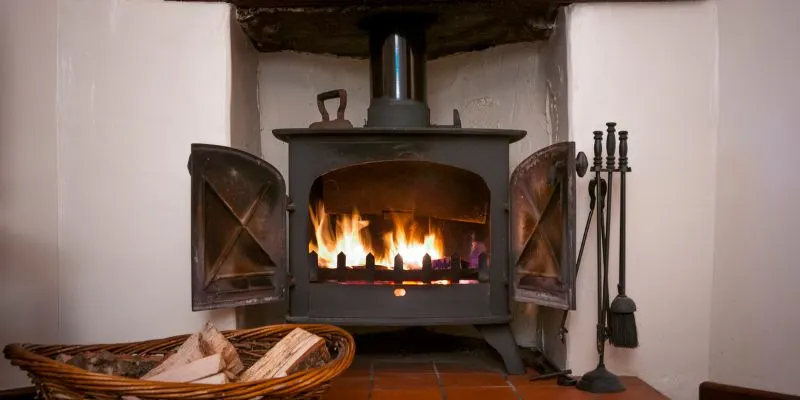 10 Beautiful Wood Stove Surround Ideas