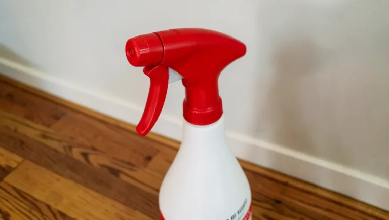 Spray mop with integrated water bottle handle and trigger nozzle