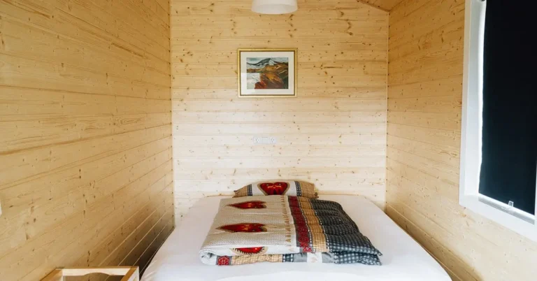 Teak Wood Bed Frames: Grades, Prices & Care (10 Ideas)