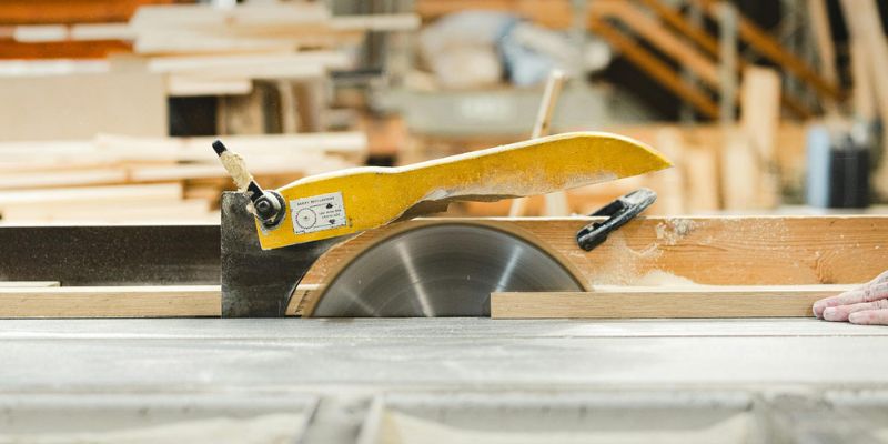 Key Features of a Great Miter Saw Workbench