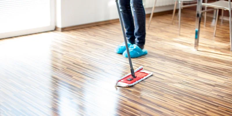 dust mopping a hardwood floor with a microfiber flat mop