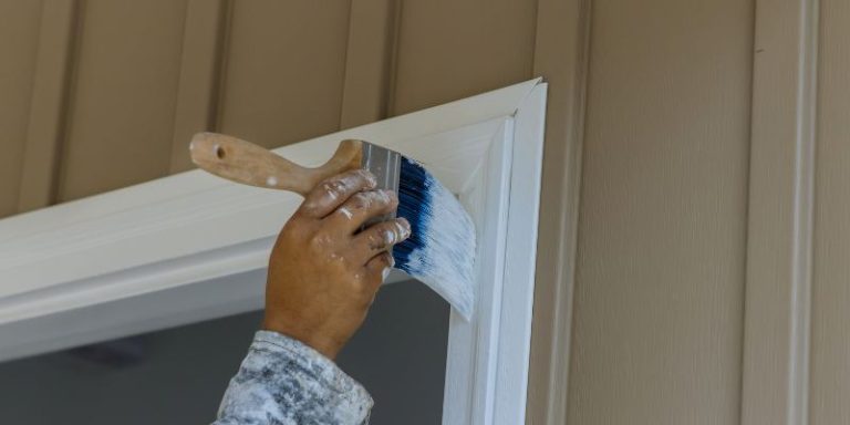 What Type of Paint to Use on Exterior Metal Door