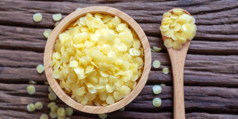 What is the Difference between White And Yellow Beeswax