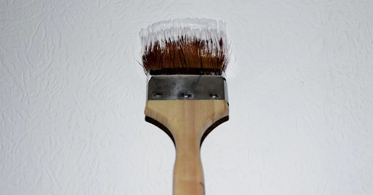 House painter applying wall paint with a bristle brush, alternatives to Purdy paint brushes