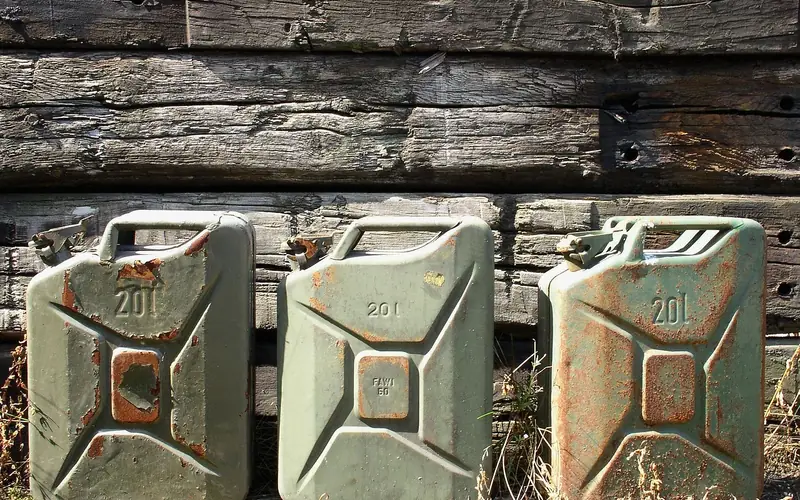 metal fuel canisters used for storing mixed two-stroke gasoline
