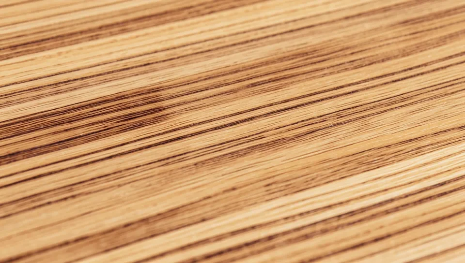 Close-up of straight ash wood grain showing alternating light and dark streaks
