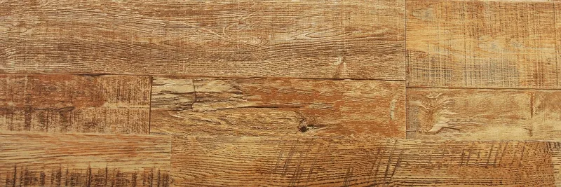 Plank wood floor with staggered end joints between neighboring rows