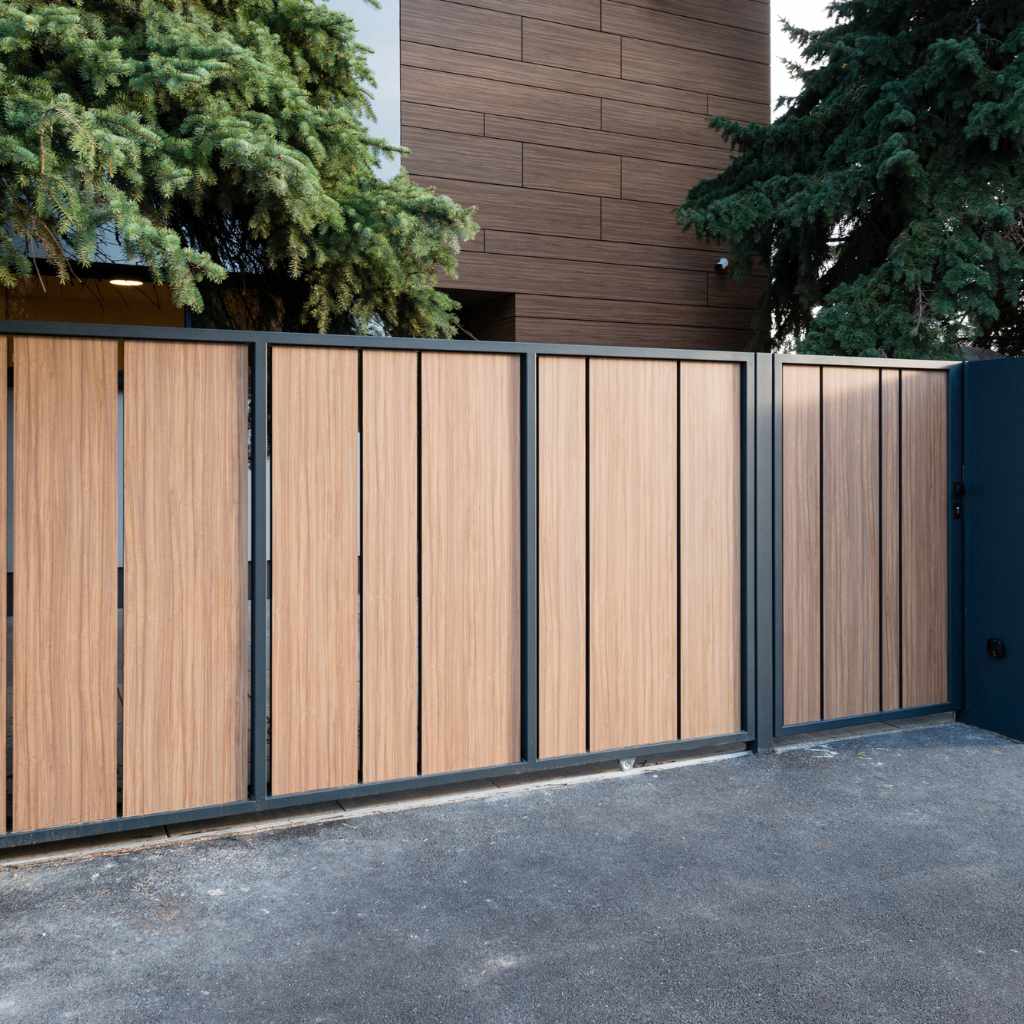 how-to-attach-wood-fence-to-metal-post