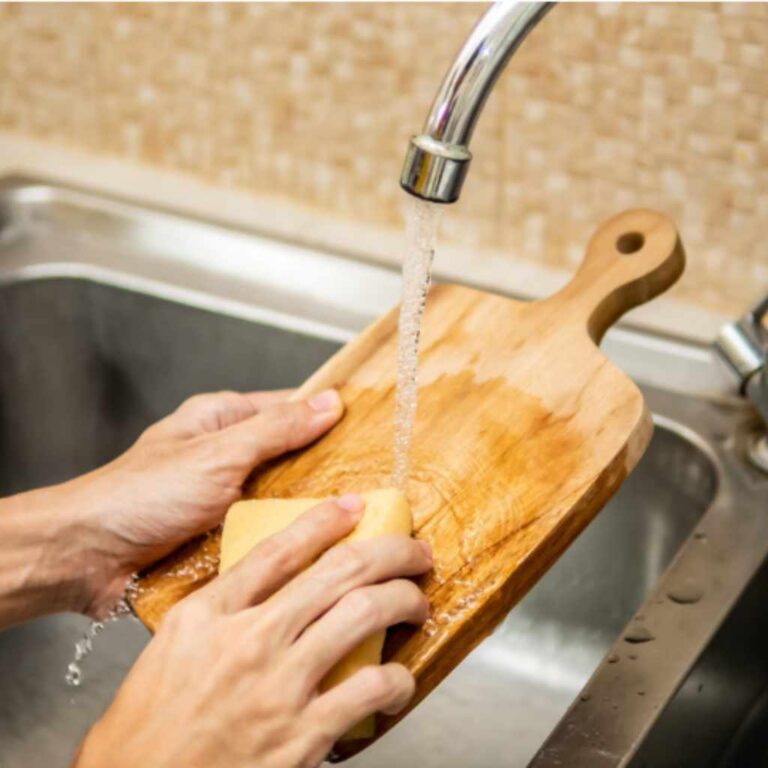 Best Way to Clean a Wooden Cutting Board