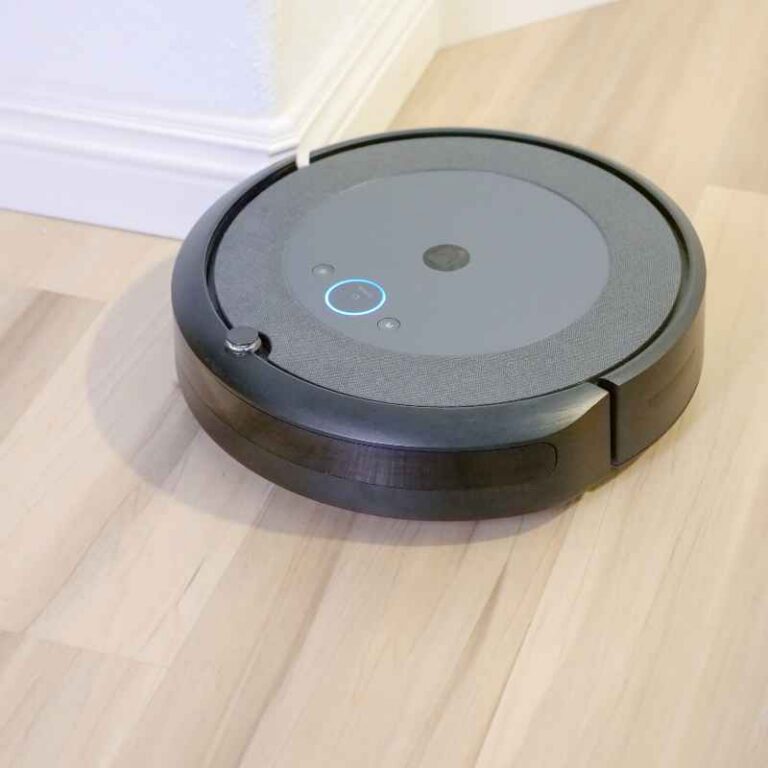 Best Roomba For Hardwood Floors That Actually Works Well