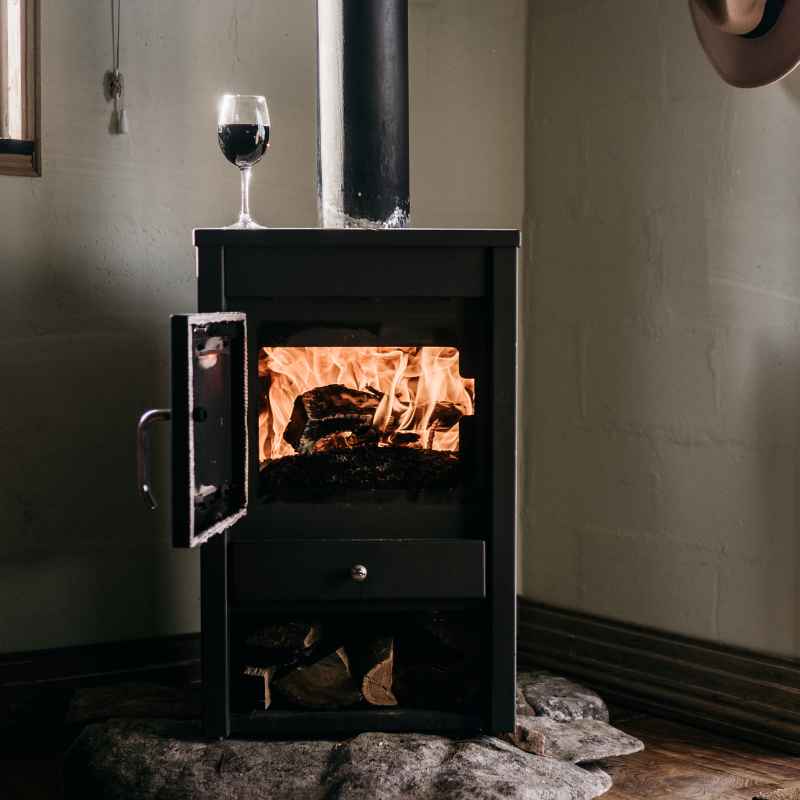 Best Small Wood Stove For A Cabin That Heats Efficiently