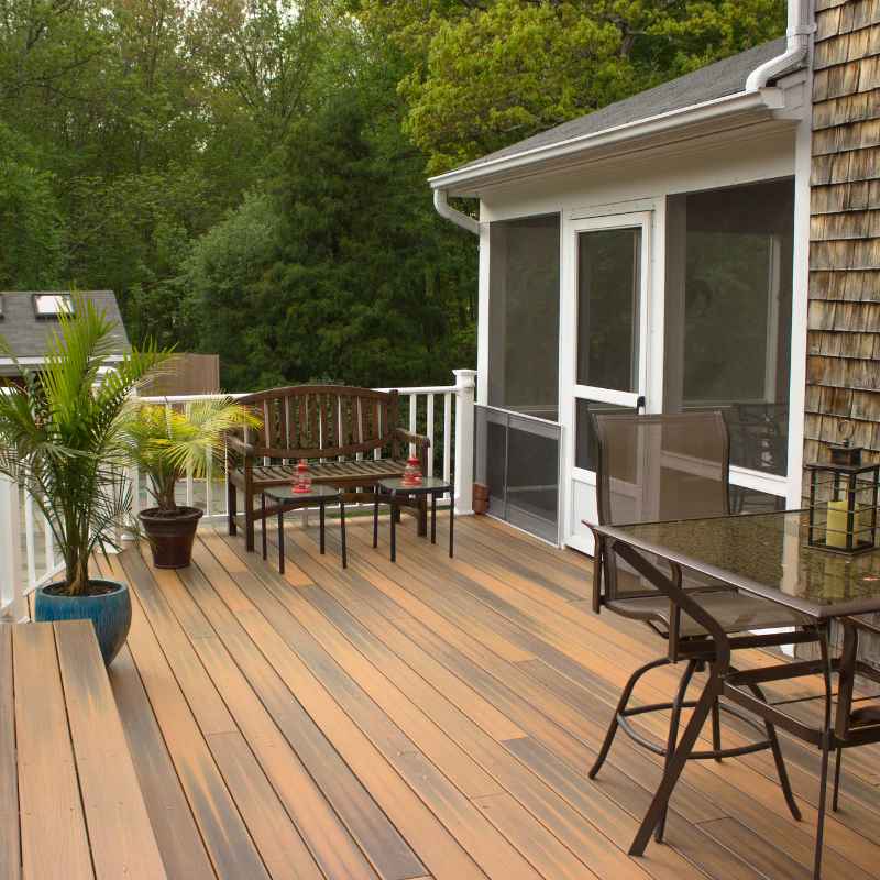 Quick Tips for Your Small Curved Deck