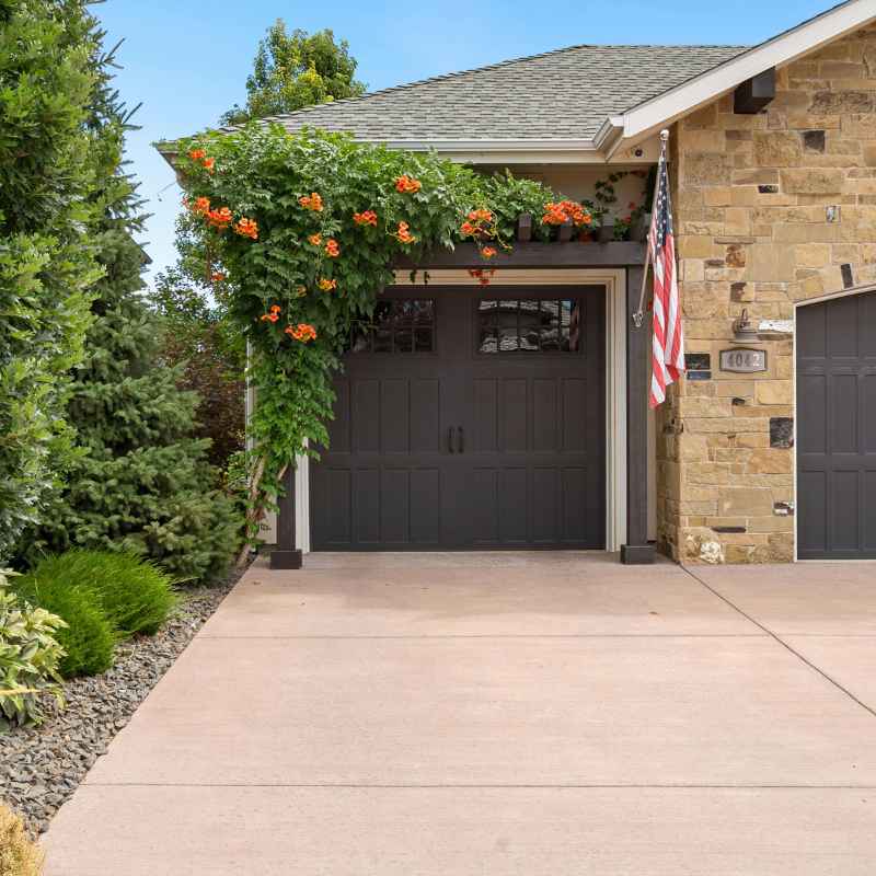 What You Need to Know About Painting a Garage Door