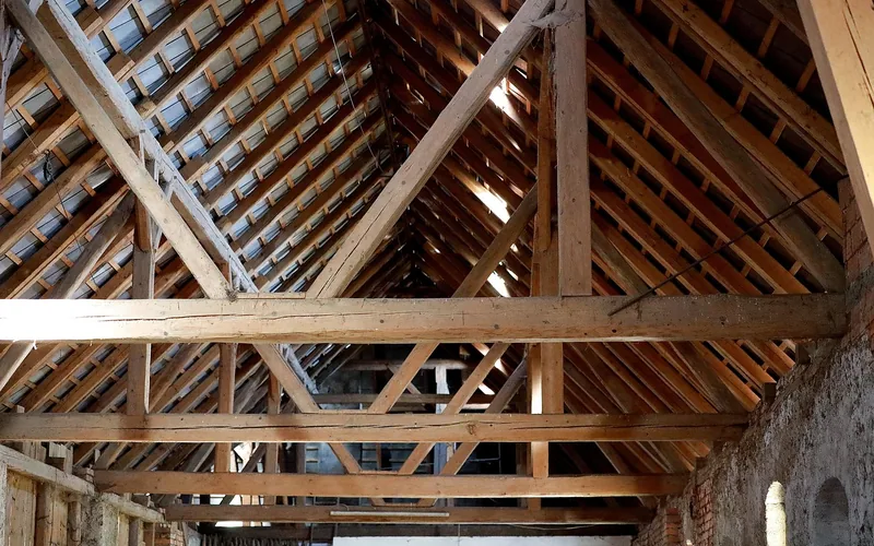 Heavy timber beams spanning a barn roof structure Heavy timber beams spanning a barn roof structure