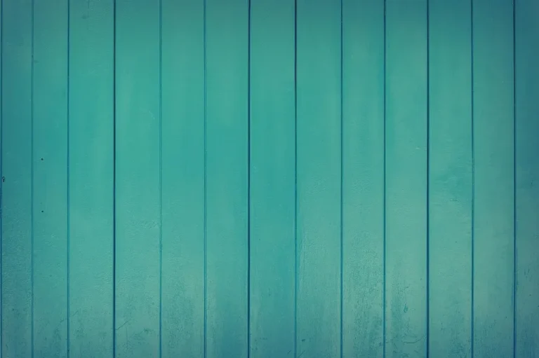 How to Make Wood Look Like Plastic: Easy DIY Guide