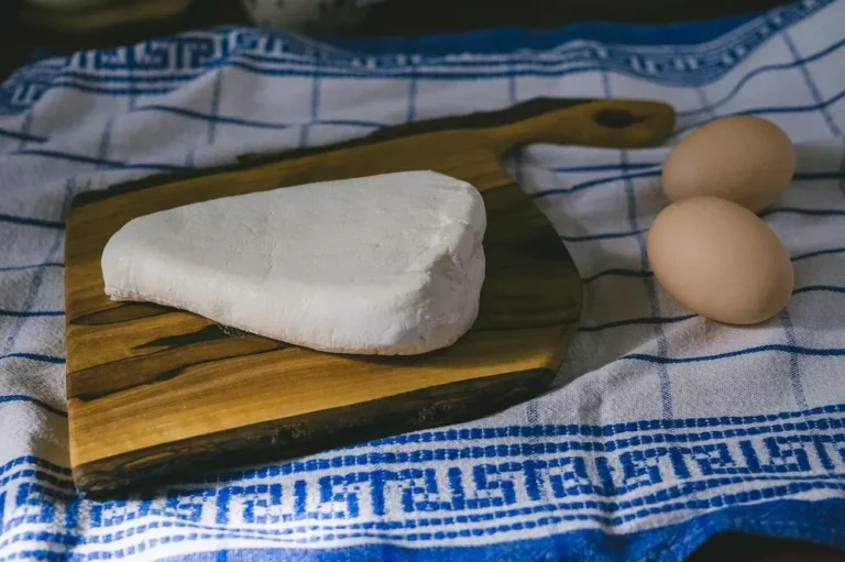 How to Seal a Wooden Cheese Board: Food-Safe Guide