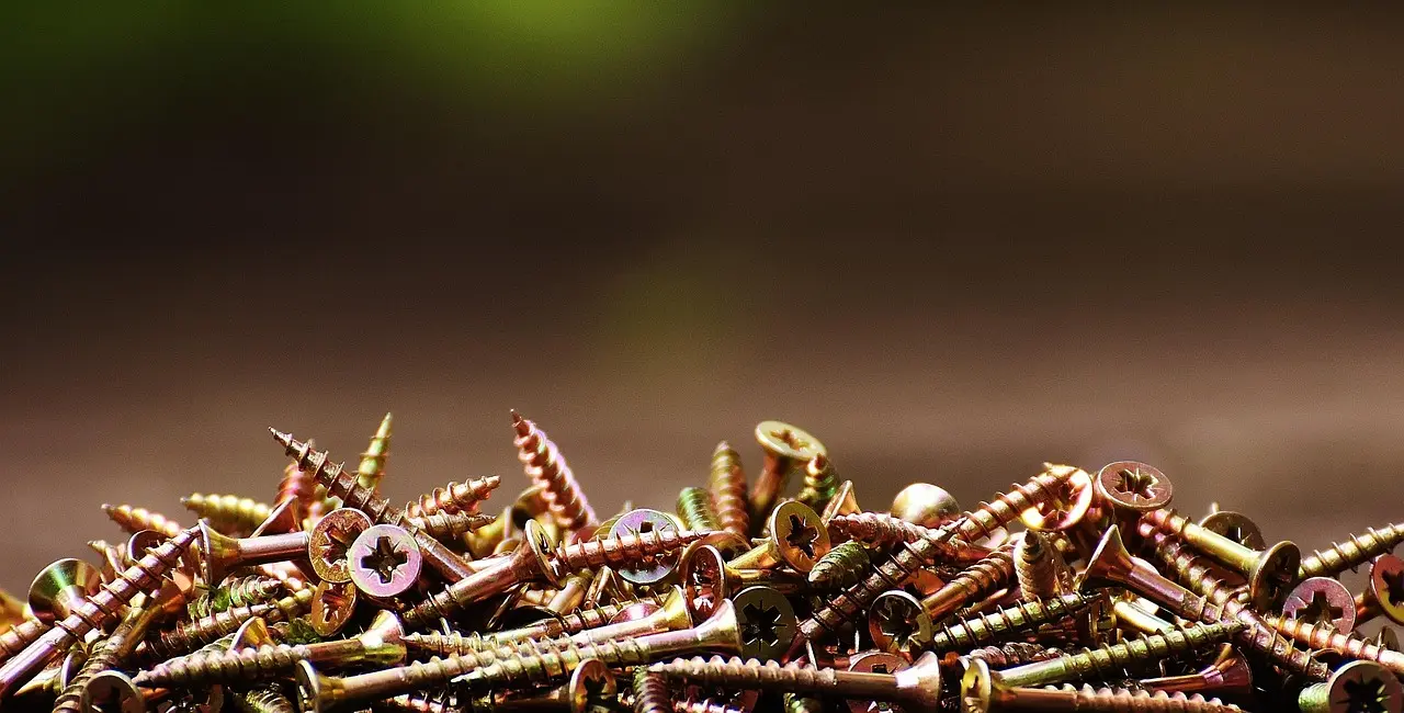 When is wood glue enough without screws?