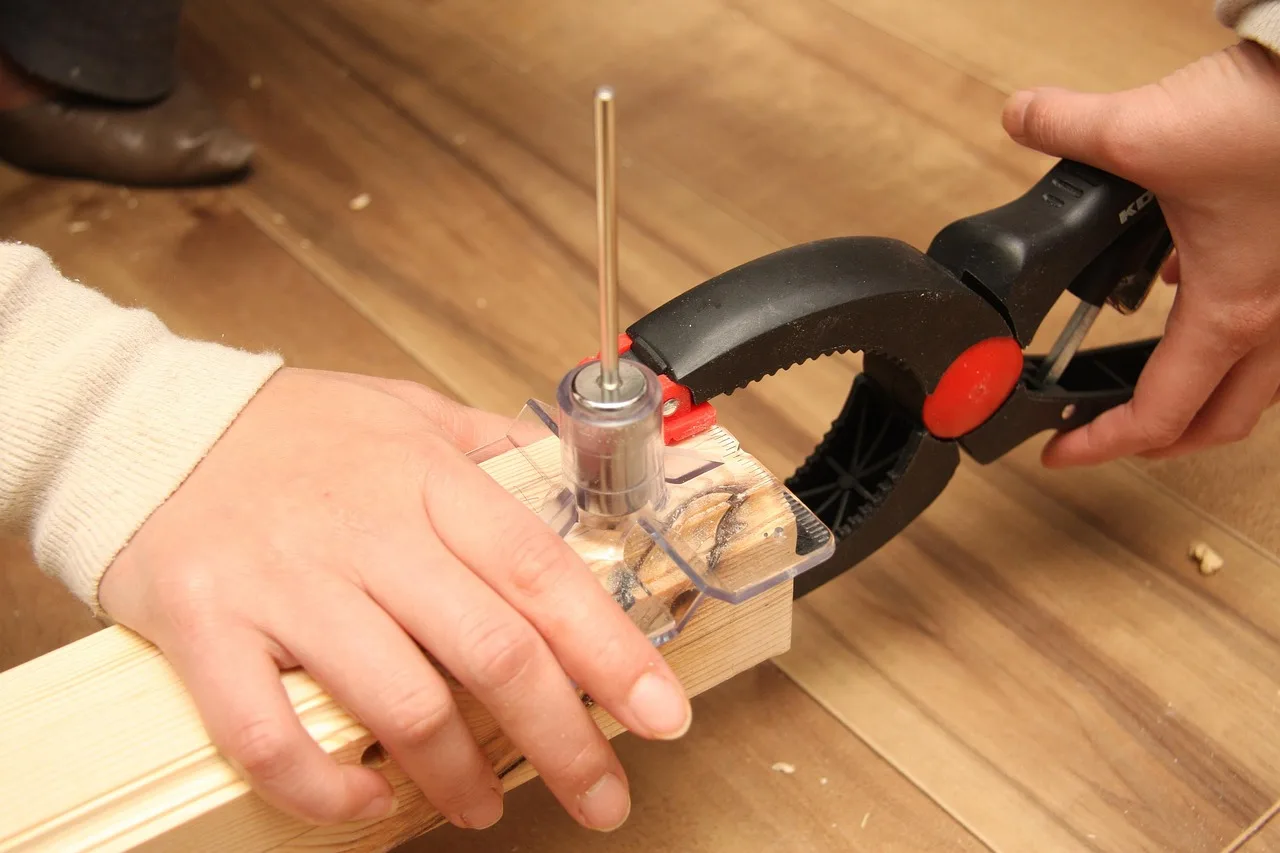 Wood Glue vs CA Glue for Small Repairs: Which to Use