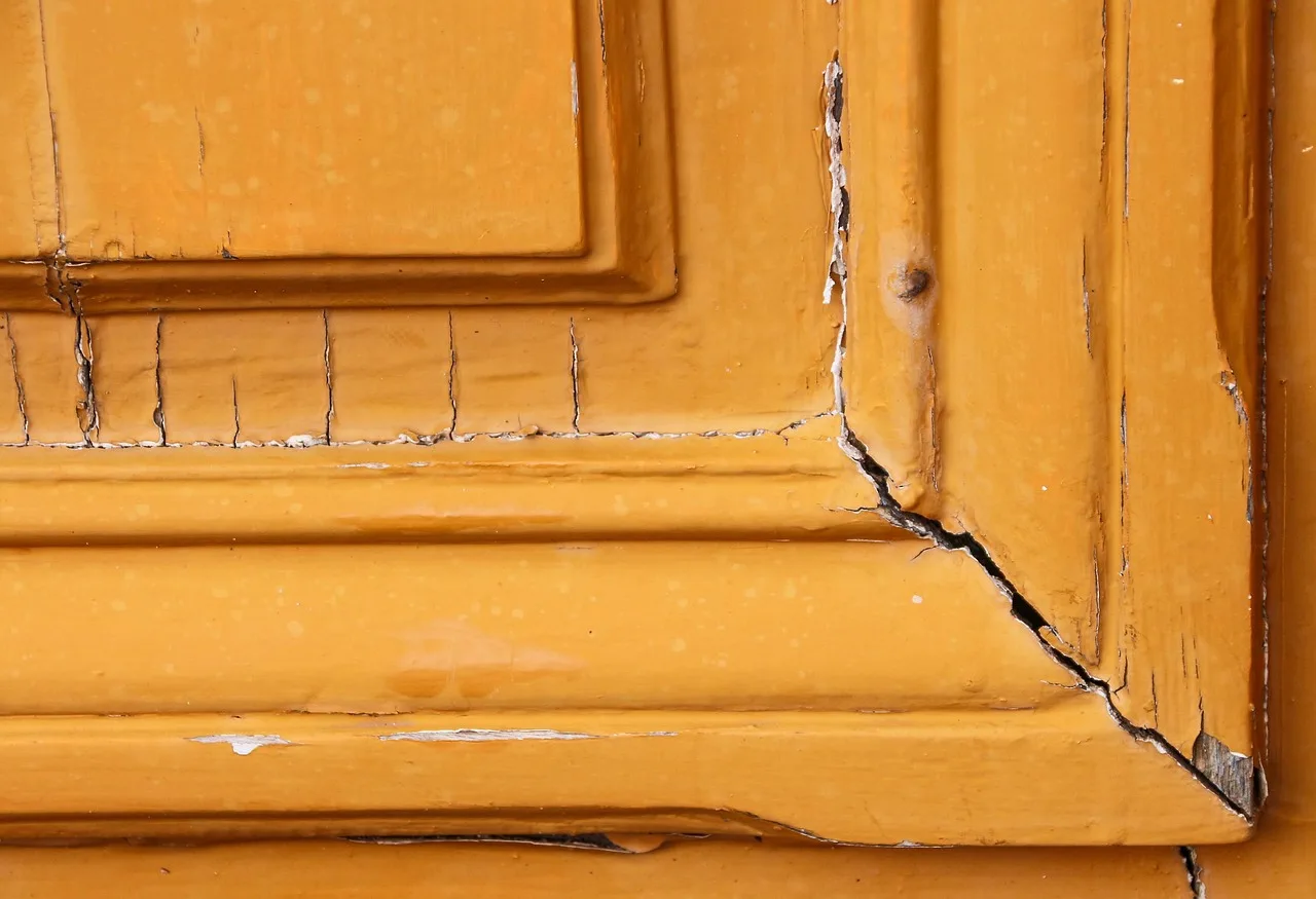 Epoxy and polyurethane: best for gaps and damage