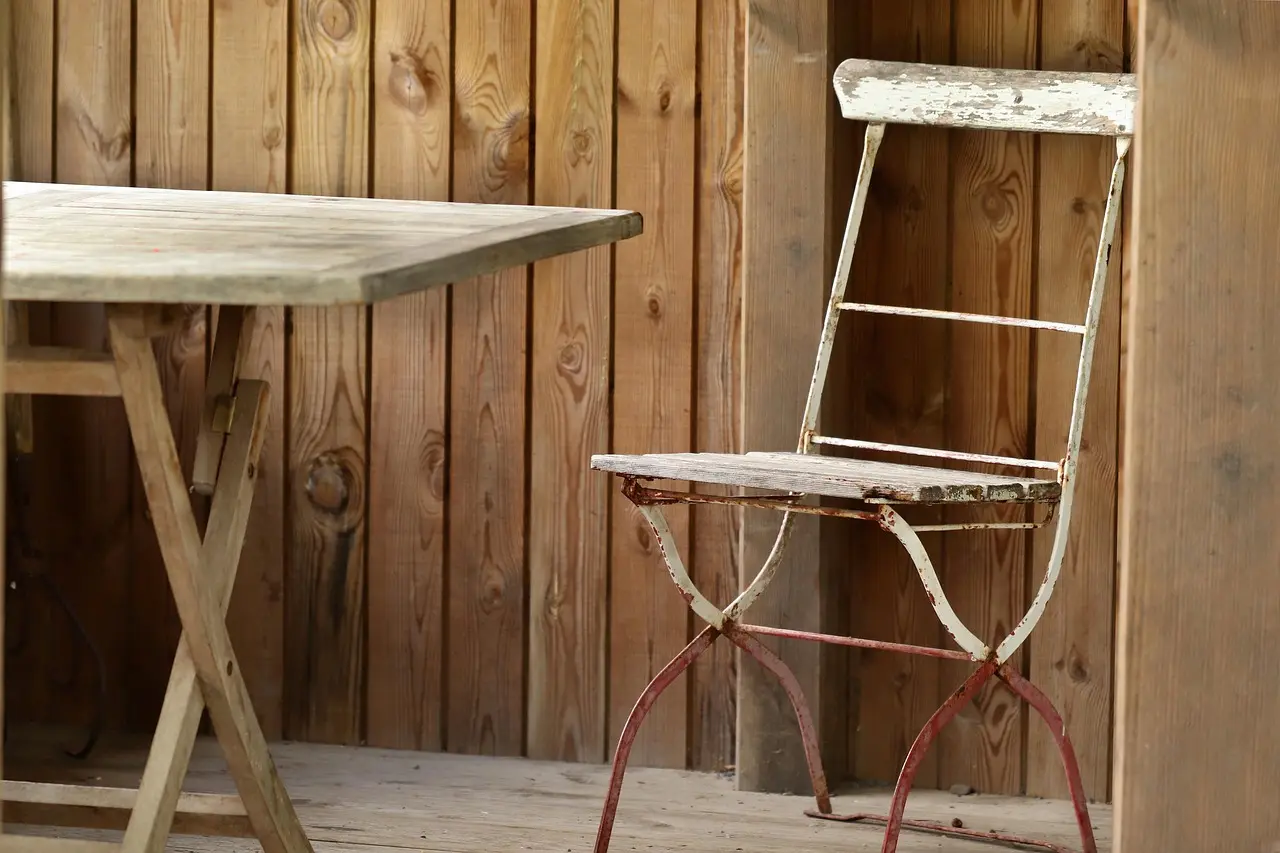 How much does it cost to refinish wood furniture?