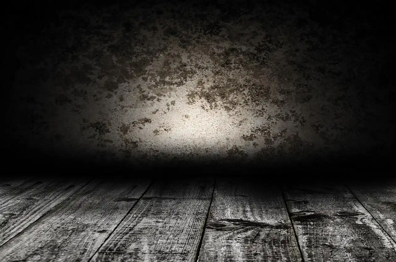 Do light wood floors or dark wood floors add more resale value?